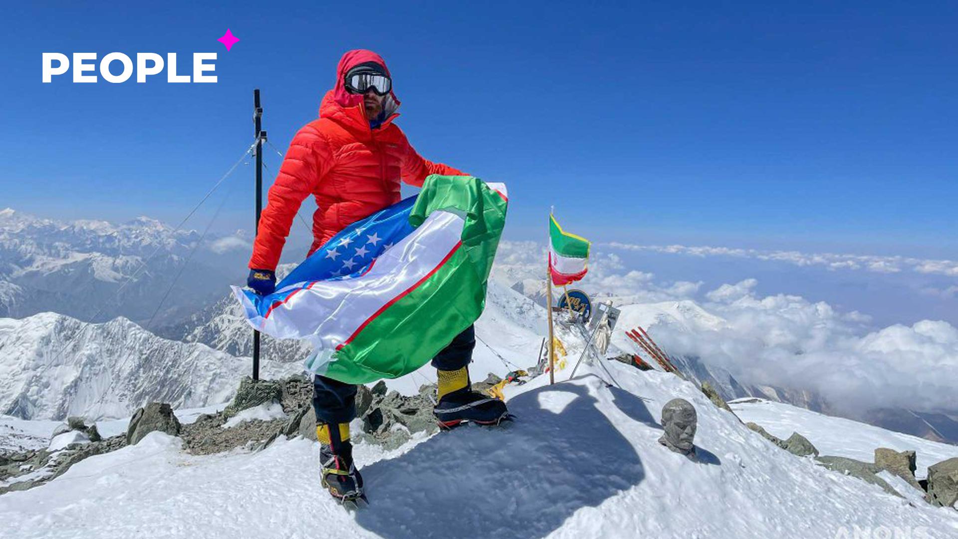 Флаг Узбекистана установили на одном из высочайших пиков Памира высотой 7134 метра