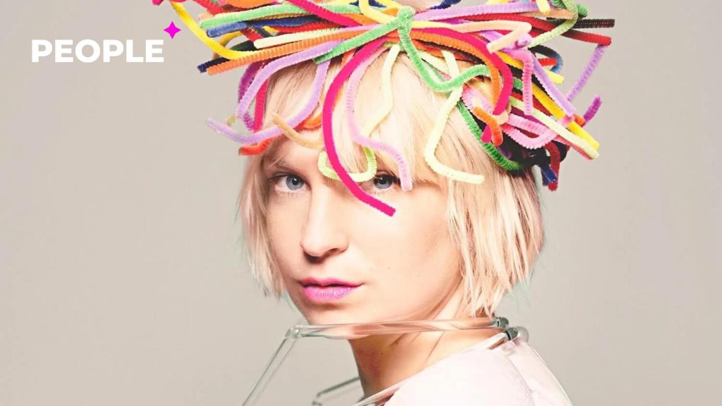 Певица Sia призналась, что хотела покончить жизнь самоубийством из-за критики фанатов