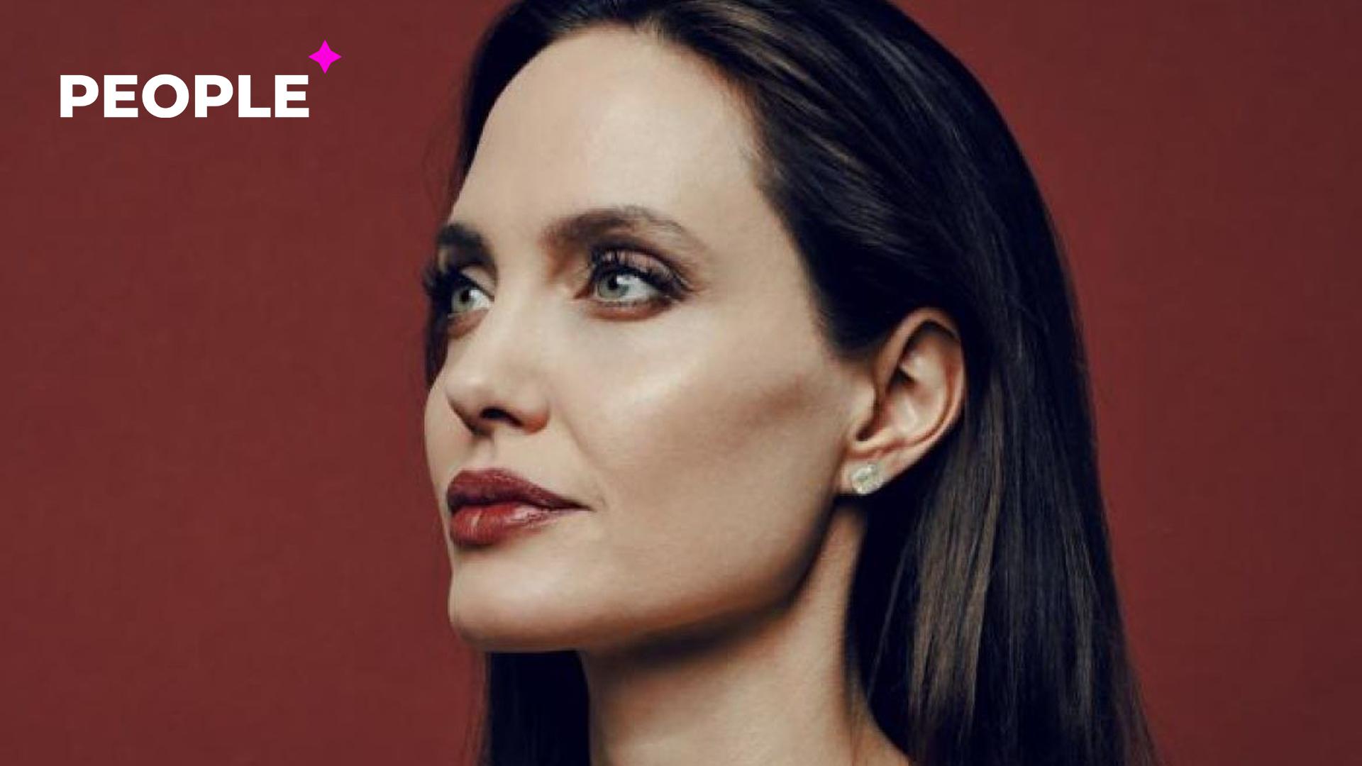 Анджелина Джоли расплакалась во время выступления в поддержку жертв домашнего насилия — видео
