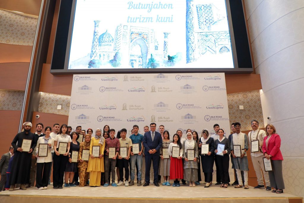 В Узбекистане наградили главных подвижников туризма — фоторепортаж